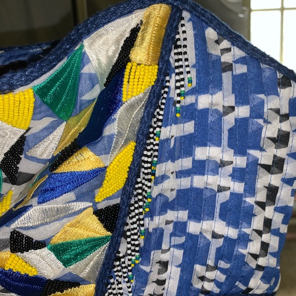 Detailed yet simple flowy dress - Picture 3 of 8